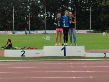 samanta-gorniak-na-podium-mityngu-w-wapienicy.jpeg